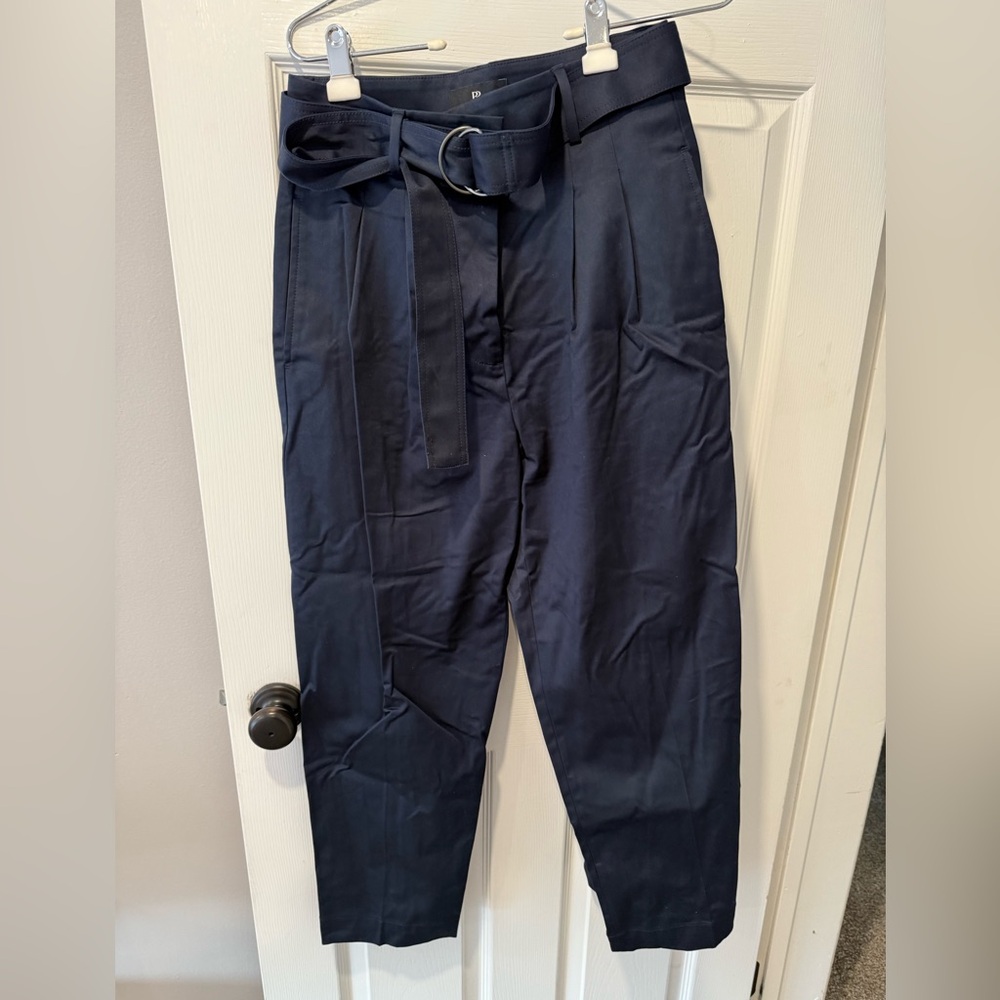 Banana Republic high waisted pleated paper bag pants. Size 6. Like new!